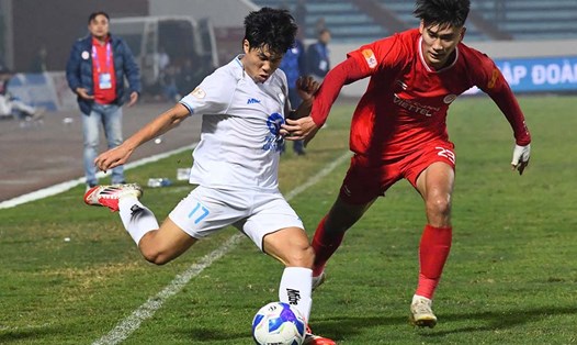 Nam Định (áo trắng) thua Thể Công Viettel ở vòng 10 V.League 2024-2025. Ảnh: CLB Nam Định