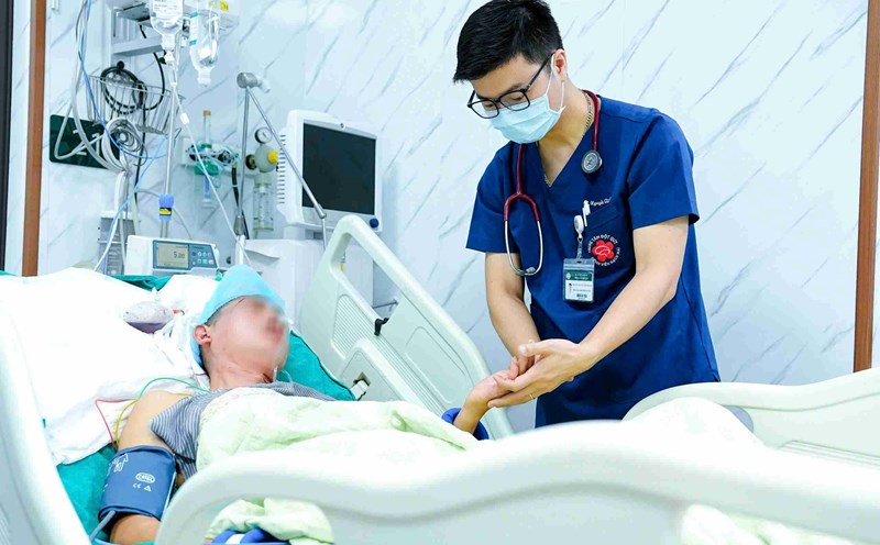 The Stroke Center (Bach Mai Hospital) has recently received many stroke cases at very young ages. Photo: Thanh Duong