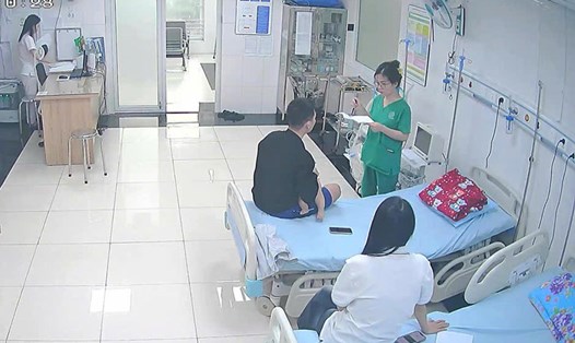 Du khách nhập viện điều trị do xuất hiện tình trạng đau bụng, nôn mửa sau khi ăn hải sản tại nhà hàng buffet Mộc (Bình Định). Ảnh: Dũ Huynh