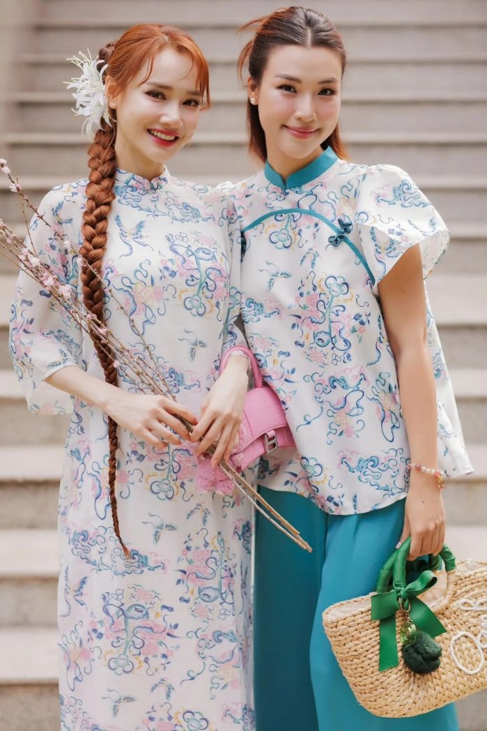 Nha Phuong va Hoang Oanh chup anh Tet. Anh: FBNV