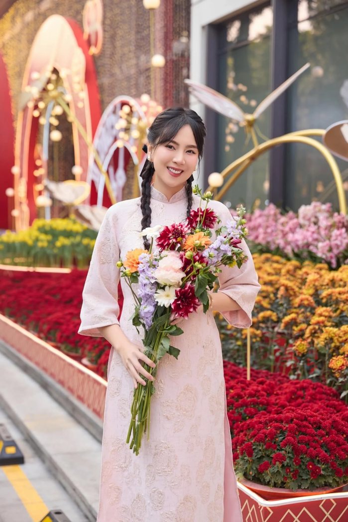 MC Mai Ngoc rang ro don Tet. Anh: FBNV