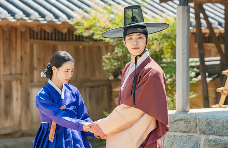 Lim Ji Yeon and her co-star in a scene. Photo: Producer