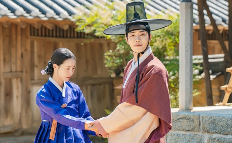 Lim Ji Yeon and her co-star in a scene. Photo: Producer