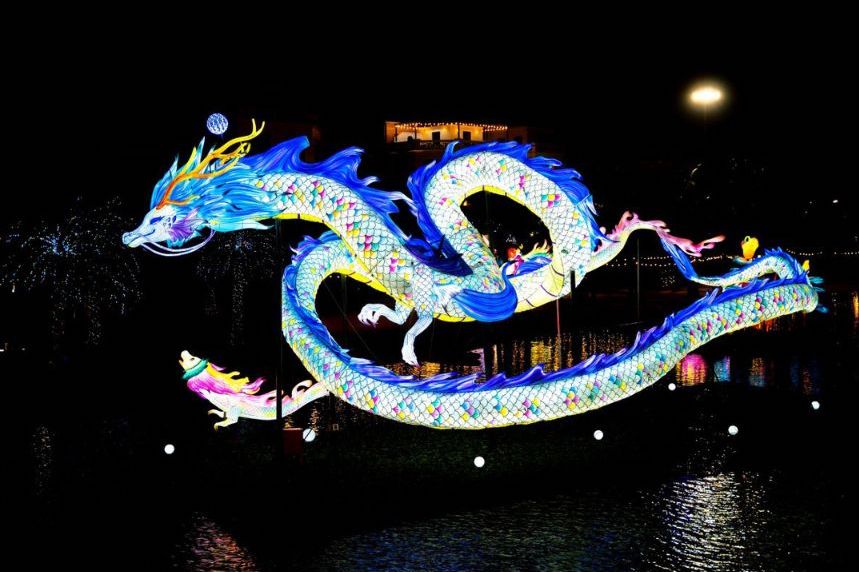 Chuyen gia tu Yuyuan INC (thanh vien cua Fosun) danh gia, Ocean City co dien tich va quy mo rong lon, co so vat chat hoan chinh, lai hoi tu tinh hoa kien truc, van hoa A - Au. Dong thoi, Vinhomes cung la don vi co kinh nghiem phong phu trong viec to chuc cac su kien quy mo lon.