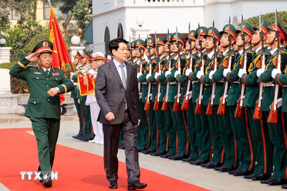 President Luong Cuong inspects the guard of honor. Photo: Lam Khanh/VNA