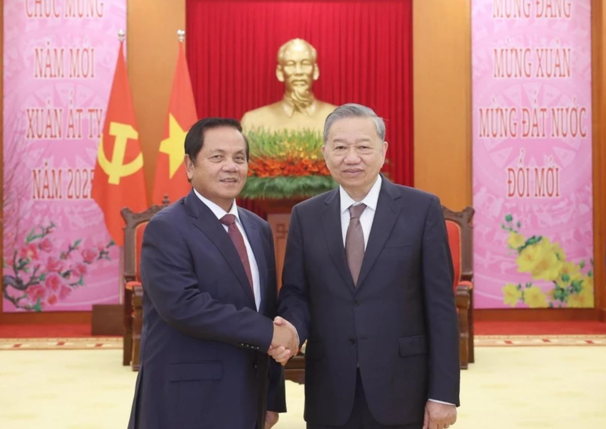 General Secretary To Lam and Mr. Ouch Borith, member of the CPP Central Committee Standing Committee, First Vice President of the Cambodian Senate. Photo: VNA