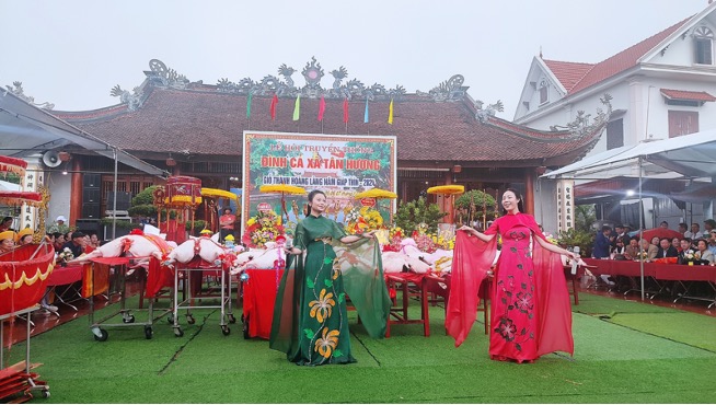 Le hoi Dinh Ca (xa Tan Huong, huyen Ninh Giang, tinh Hai Duong). Anh: Luong Dinh Khoa