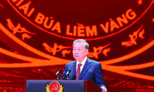 Tổng Bí thư Tô Lâm phát biểu chúc mừng các tác giả, nhóm tác giả và các cơ quan báo chí có tác phẩm đạt giải. Ảnh: Hải Nguyễn