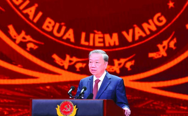 General Secretary To Lam congratulated the authors, groups of authors and press agencies whose works won awards. Photo: PV