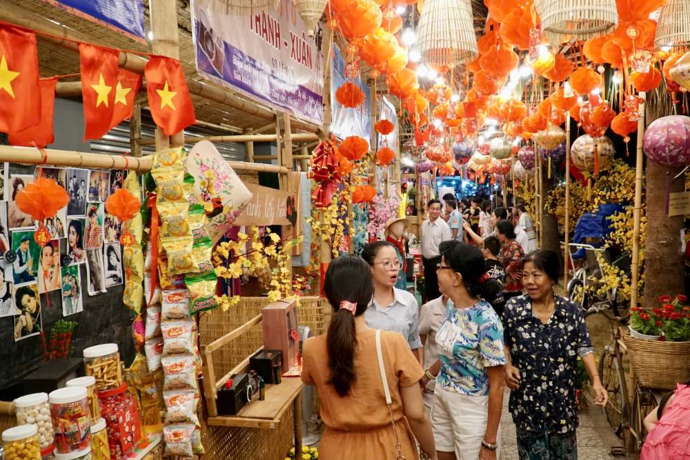 Re-enactment of ancient Tet in Ho Chi Minh City attracts visitors
