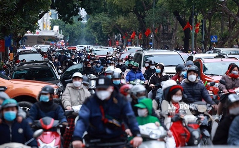 Piloting from 2025, how is the low emission zone being implemented?