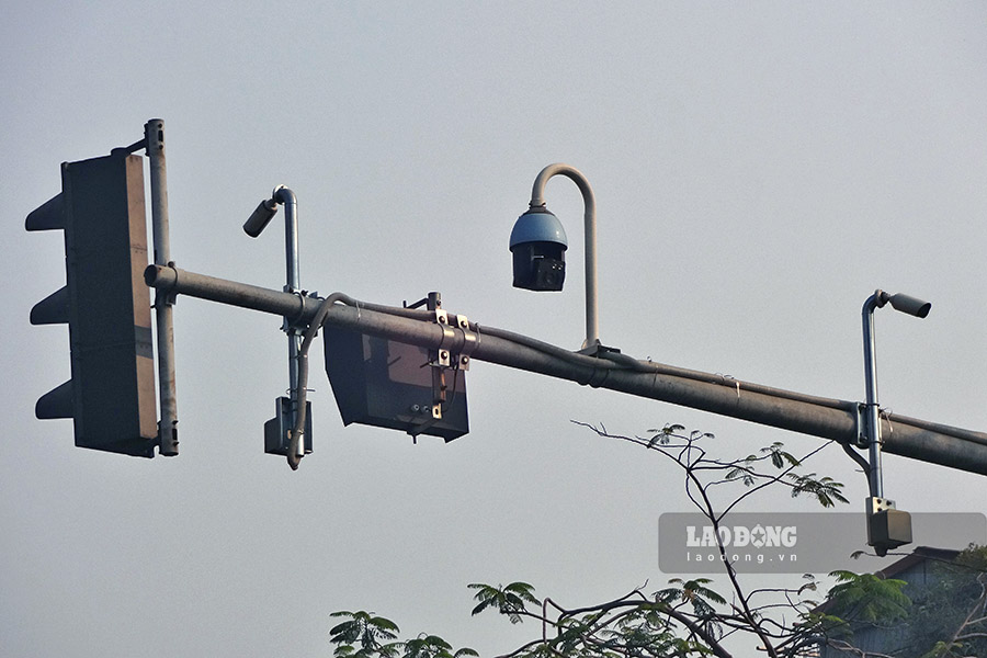 Tren duong Giai Phong duoc lap dat kha nhieu camera (an ninh, phat nguoi...) nham dam bao an ninh trat tu, an toan giao thong va ghi nhan hinh anh vi pham de xu ly phat nguoi.