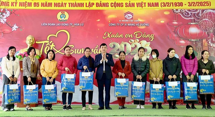 Tết sum vầy, đồng hành và chia sẻ với đoàn viên, người lao động