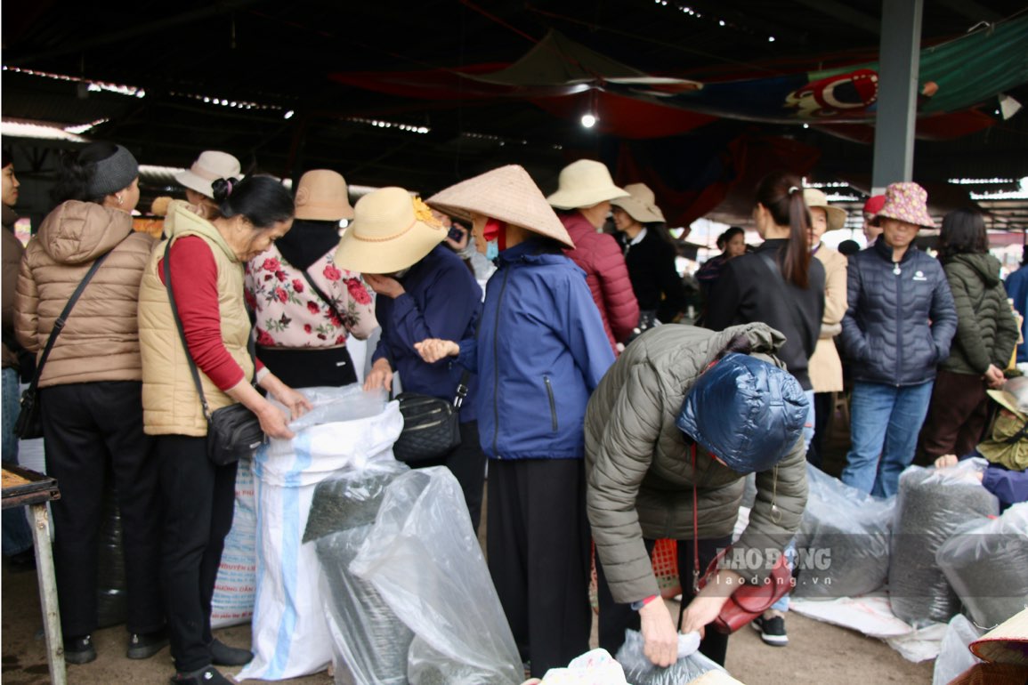 Khung canh phien cho che tai 