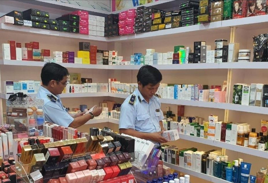 Authorities have handled many market violations. Photo: H'Lai