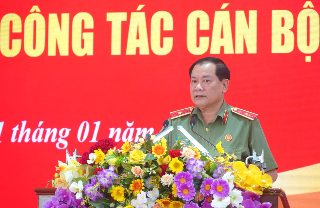 Thieu tuong Nguyen Van Thuan - Giam doc Cong an TP Can Tho phat bieu tai Le Cong bo. Anh: Ta Quang