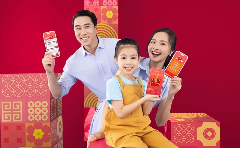 With a simple way to play, just Open VNPT Money to receive lucky money - Open VNPT Money - Welcome the God of Fortune at golden hour is attracting a large number of customers to participate. Photo: Cao Hung