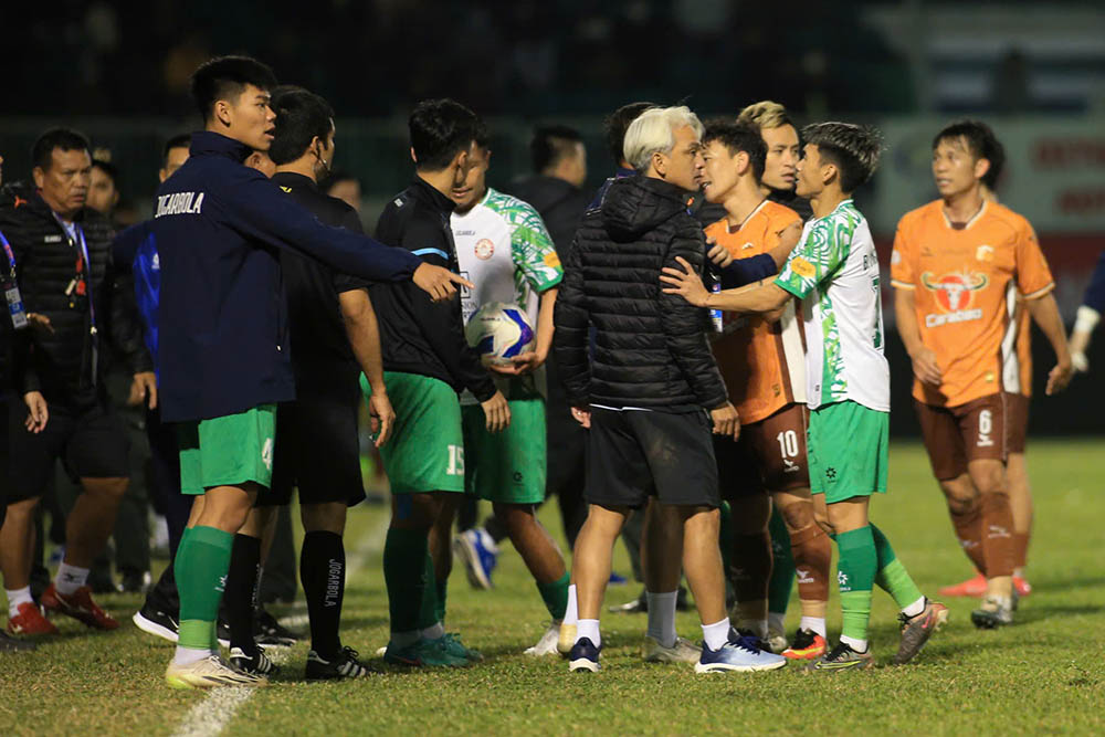 The match between Hoang Anh Gia Lai and Ho Chi Minh City on January 17 was tense. Photo: Cao Toan