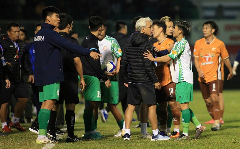 The match between Hoang Anh Gia Lai and Ho Chi Minh City on January 17 was tense. Photo: Cao Toan