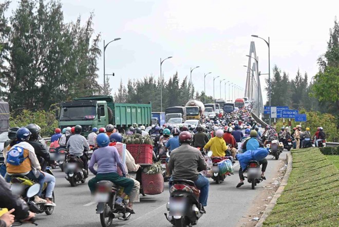 Tăng chuyến phà, để giảm kẹt xe dịp Tết