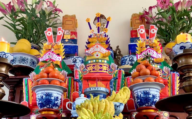 Altar to worship the Kitchen Gods. Photo: Tung Do