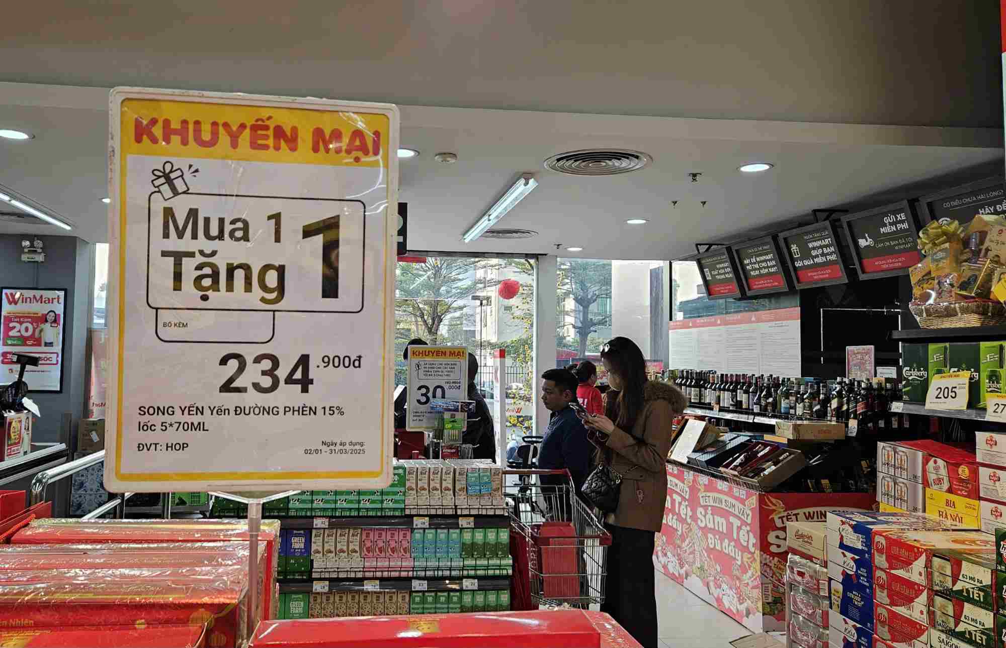 The Lunar New Year 2025 market is becoming more vibrant as purchasing power at supermarkets increased by 20-30% compared to the same period last year. Photo: Thanh Van