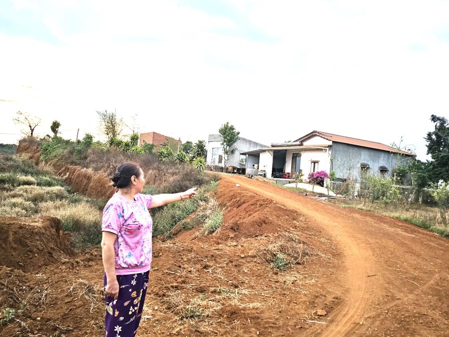 Additional support policies help people stabilize their lives after handing over land to implement projects. Photo: Thanh Quynh