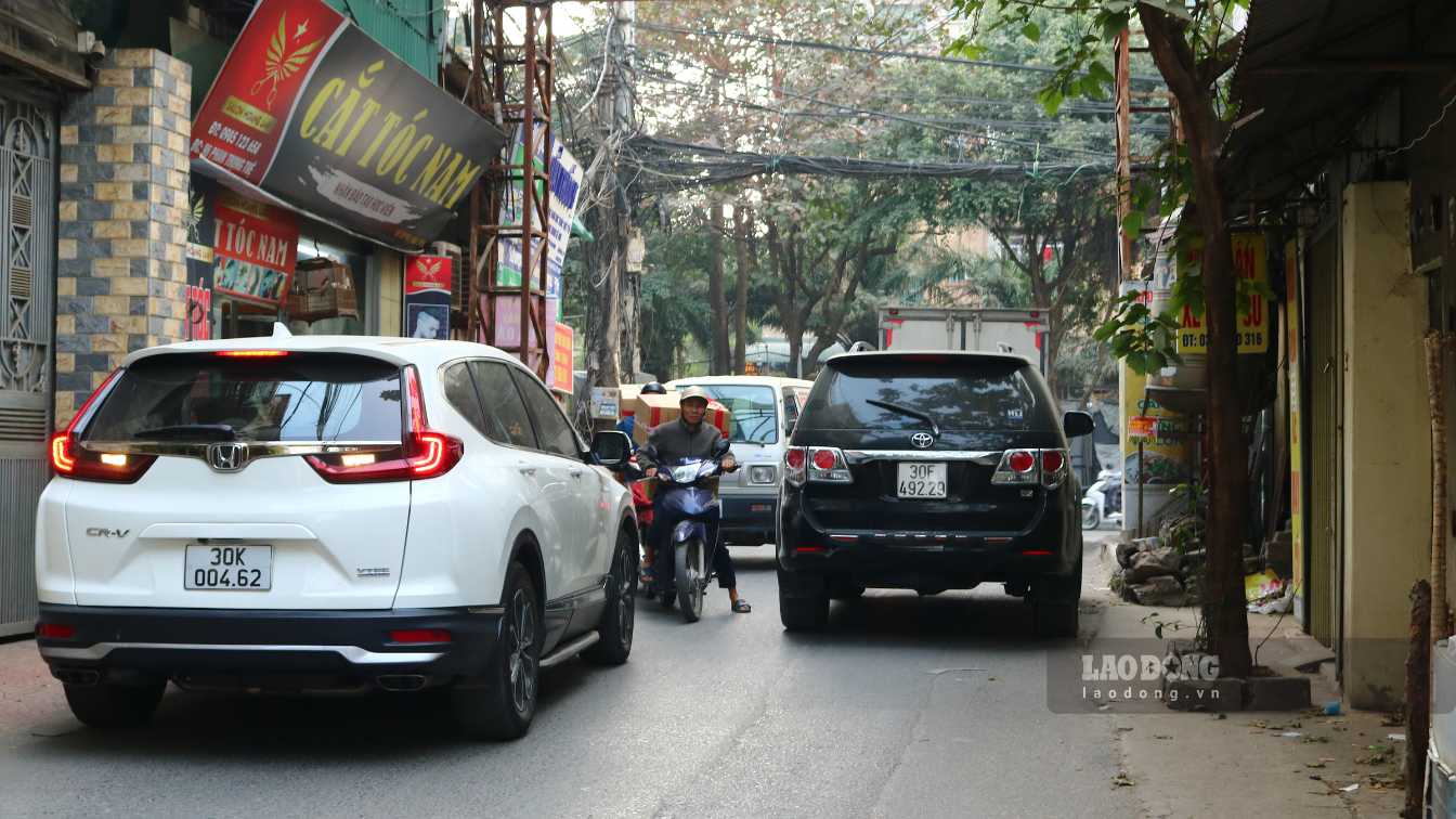 Ngo 94 Cau Buou (duong bao khu do khi Cau Buou luon trong tinh trang luu thong kho khan. Anh: Phong vien