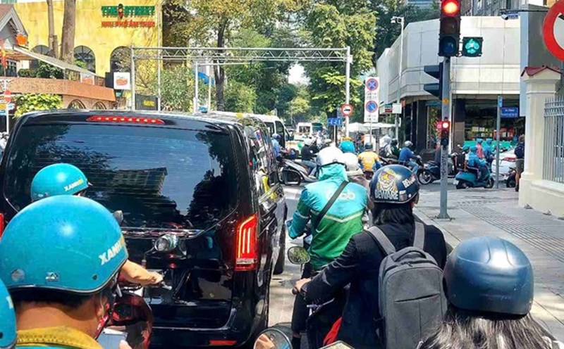 Ho Chi Minh City will install nearly 2,000 right-turn lights to relieve traffic congestion. Photo: Chan Phuc