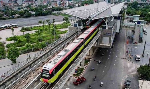 Tuyến đường sắt đô thị đoạn Nhổn - ga Hà Nội đoạn trên cao. Ảnh: Tô Thế