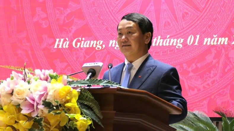 Ha Giang Provincial Party Secretary Hau A Lenh speaks at the inauguration ceremony. Photo: Khanh Toan