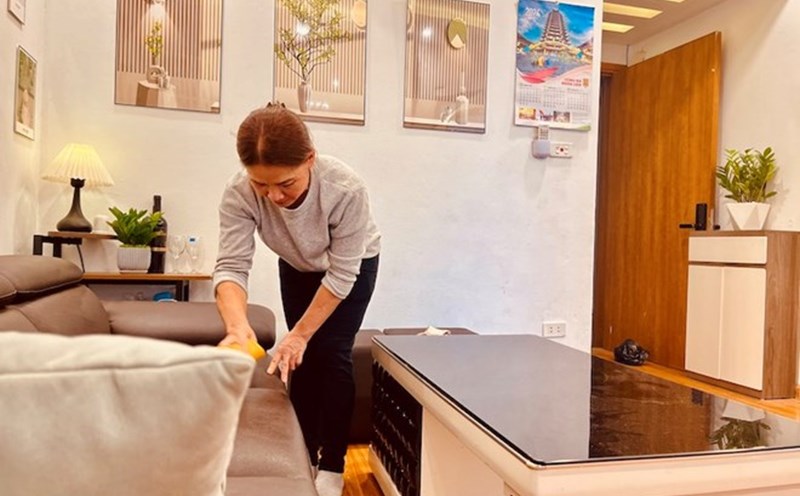 Cleaning the house for Tet. Photo: Le Hoa