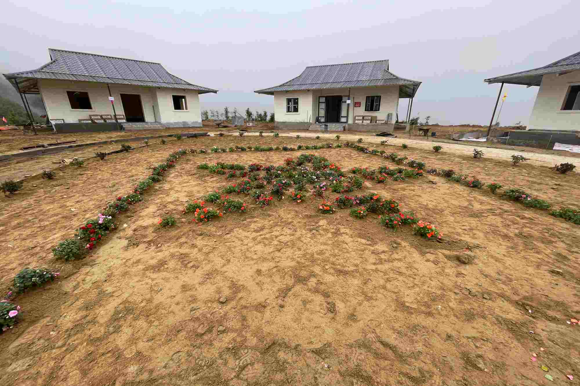 The new house of Nam Tong villagers is completing the last small items before handover. Photo: DINH DAI