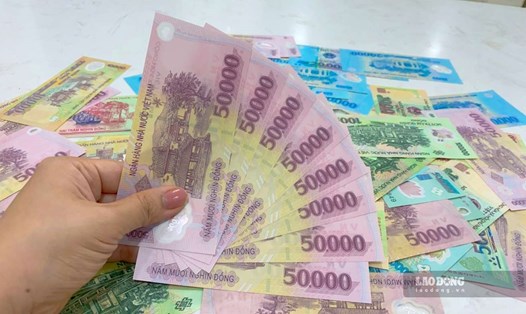 Mức lãi suất tiết kiệm 6 tháng đang dao động từ 3 - 5,9%/năm. Ảnh: Trà My