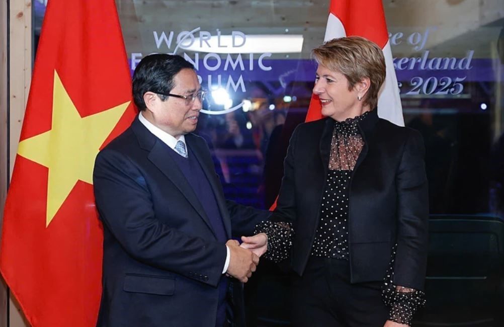 Prime Minister Pham Minh Chinh holds talks with Swiss President Karin Keller-Sutter. Photo: VNA