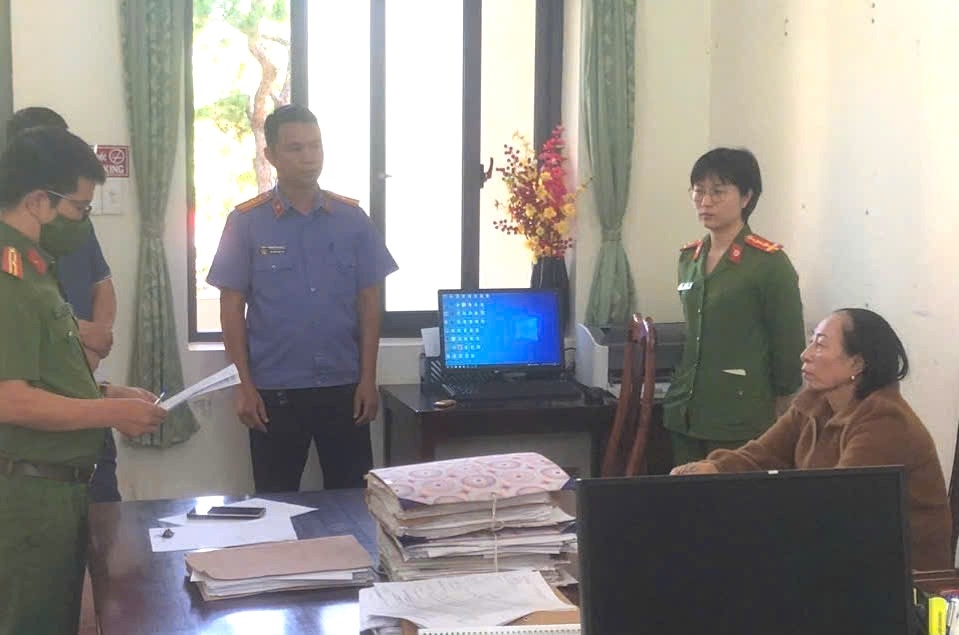 Cơ quan chức năng khởi tố, điều tra hành vi huỷ hoại, chiếm đoạt tài sản đối với Nguyễn Thị Luấn. Ảnh: Công an