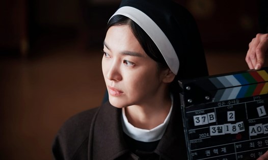 Song Hye Kyo đóng vai nữ tu Junia trong "Dark Nuns". Ảnh: Nhà sản xuất