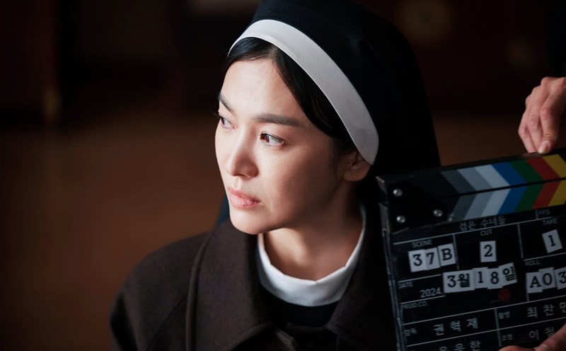 Song Hye Kyo plays nun Junia in "Dark Nuns". Photo: Producer