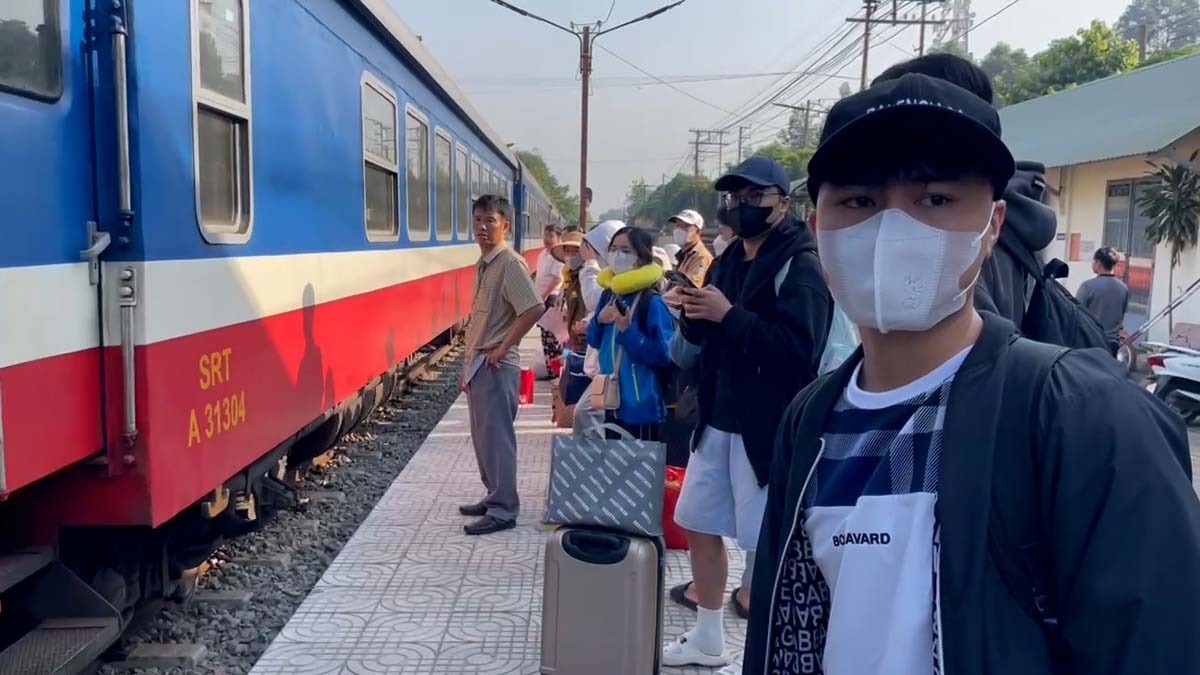 The zero-dong Tet train, a reunion opportunity for workers far from home. Photo: Dinh Trong