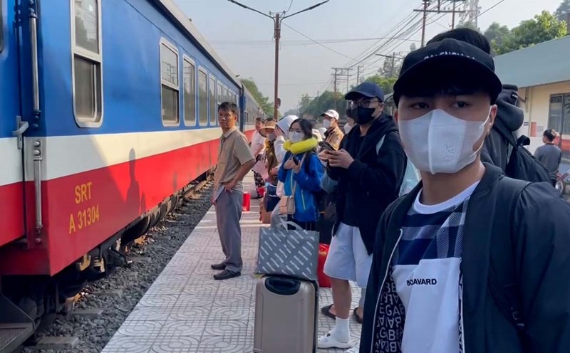 The zero-dong Tet train, a reunion opportunity for workers far from home. Photo: Dinh Trong