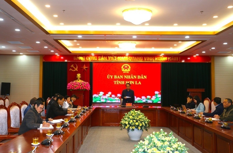 Son La meets to discuss the arrangement of associations. Photo: Minh Thu