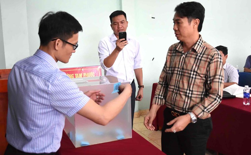 The first households to draw lots for resettlement in the Bien Hoa - Vung Tau expressway project. Photo: HAC