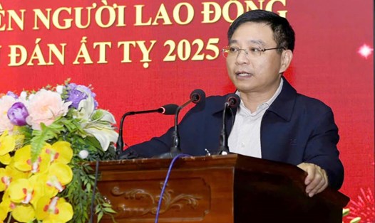 "Tôi hy vọng rằng các đồng chí sẽ tiếp tục nỗ lực vượt qua khó khăn, chung tay xây dựng quê hương Hưng Yên ngày càng phát triển" - Bộ trưởng Nguyễn Văn Thắng nhắn nhủ.