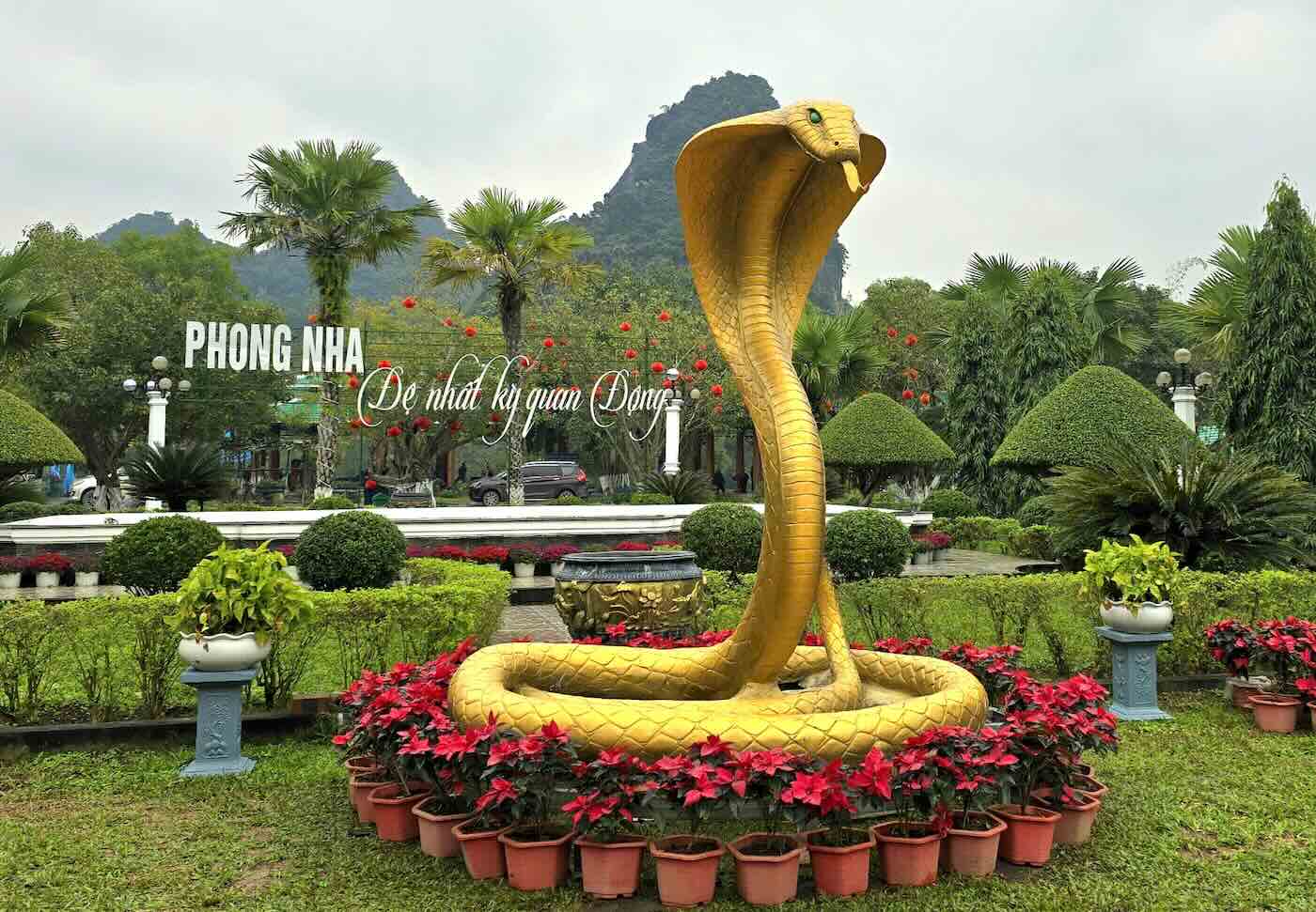 The snake mascot in Quang Binh is designed to be 3m high and 3m wide. Photo: H. Thanh