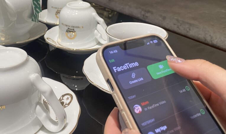 Technology has contributed to making Tet more beautiful and meaningful. Photo: Anh Vu