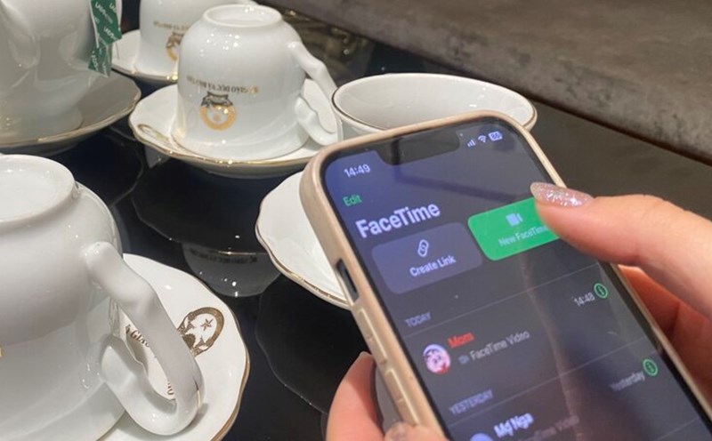 Technology has contributed to making Tet more beautiful and meaningful. Photo: Anh Vu