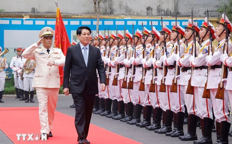 President Luong Cuong inspects the guard of honor. Photo: Lam Khanh/VNA