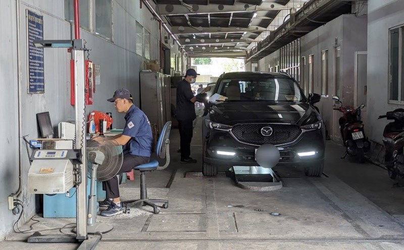 Car inspection at Inspection Center 50-05V (HCMC). Photo: Anh Tu