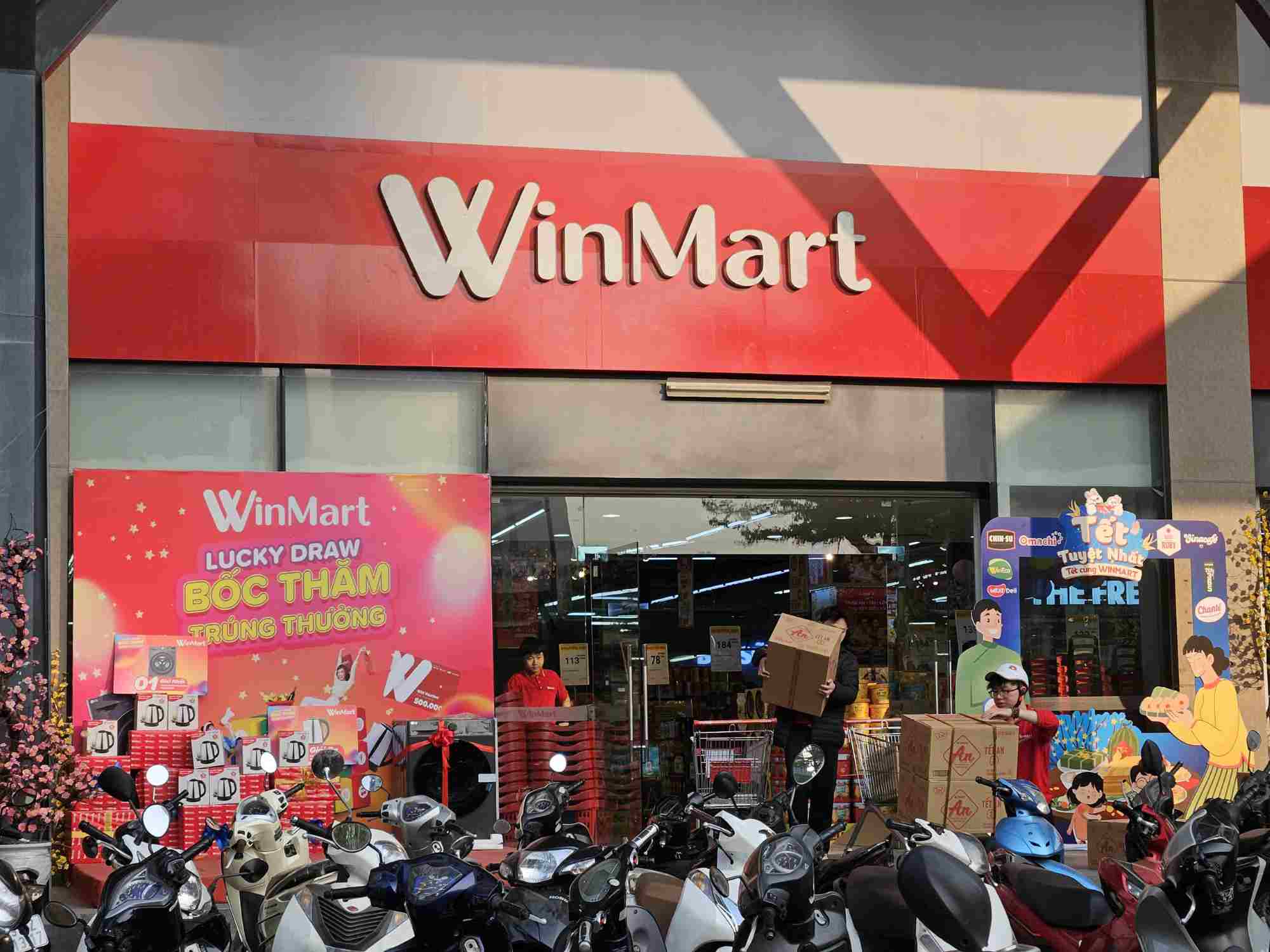 The Lunar New Year 2025 market is becoming more vibrant as purchasing power at supermarkets increased by 20-30% compared to the same period last year. Photo: Thanh Van