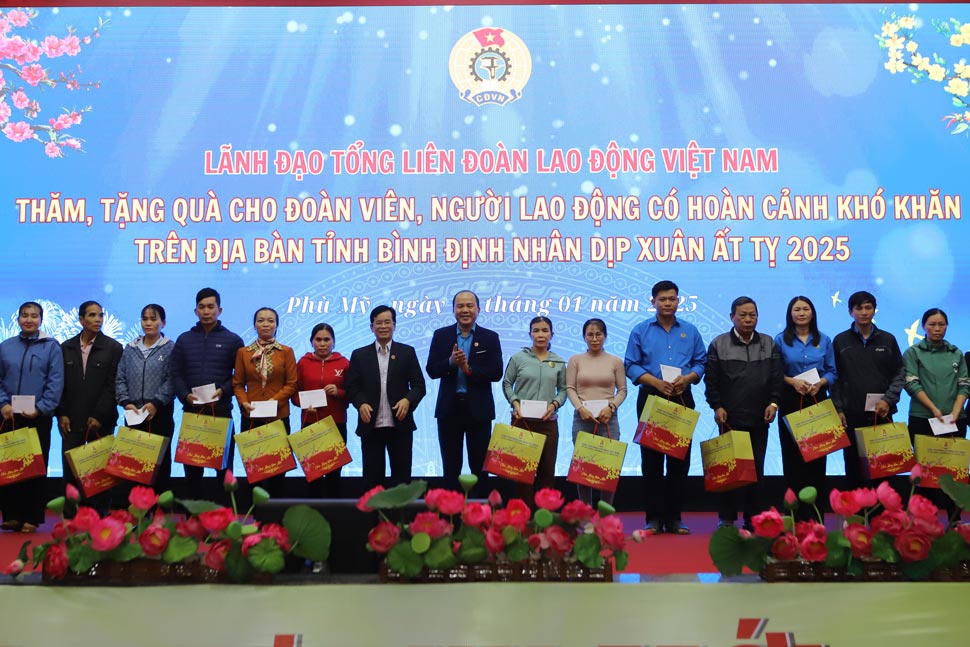 The mark of Binh Dinh Trade Union 2024 and the trust of workers. Photo: Hoai Luan